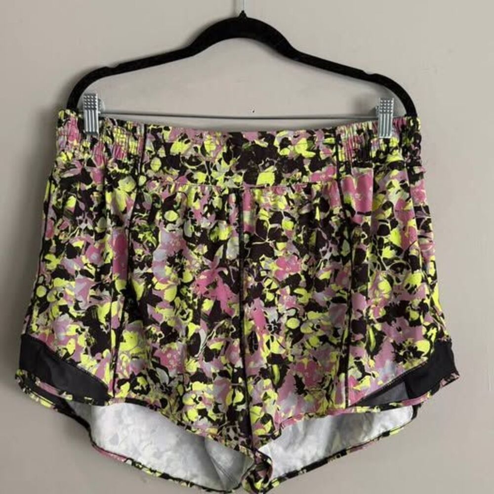 Lululemon Hotty Hot Shorts Size 16